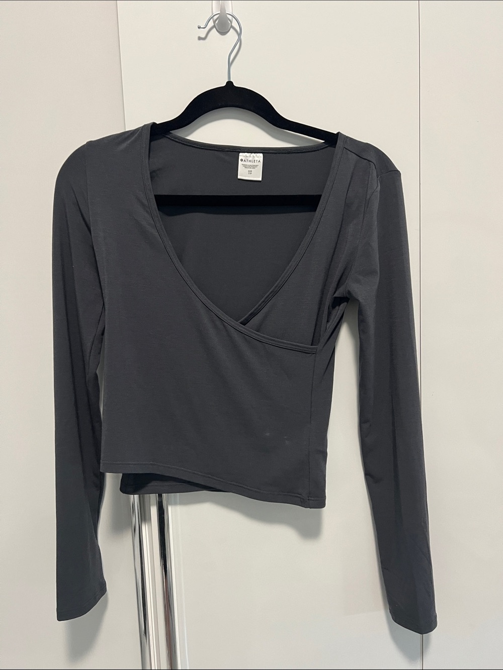 Athleta yoga/pilates top Long Sleeve Wrap-Style Top in Charcoal Gray Sz XXS